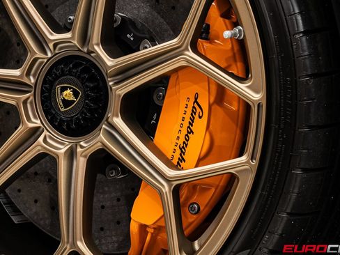 Used 2021 Lamborghini Aventador SVJ AWD/4WD image 32
