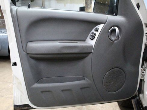 Used 2006 Jeep Liberty Limited image 16