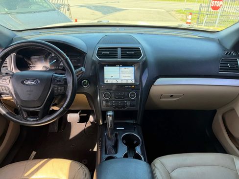 Used 2017 Ford Explorer XLT w/ Equipment Group 202A FWD image 7