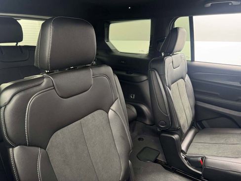 New 2025 Jeep Grand Cherokee L Laredo image 22