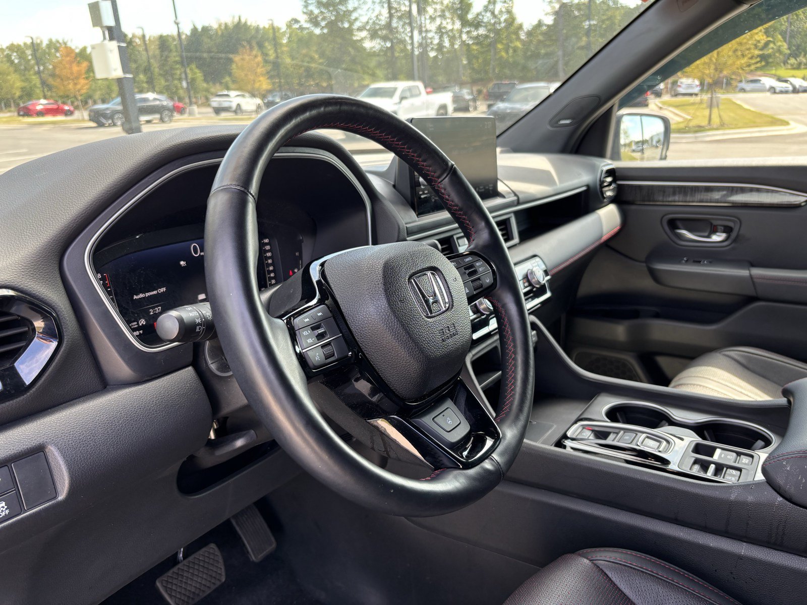 Used 2025 Honda Pilot Black Edition image 17