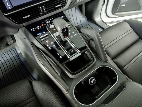 Used 2021 Porsche Cayenne Coupe image 18