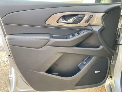Used 2022 Chevrolet Traverse Premier image 22