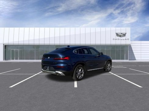 Used 2025 BMW X4 xDrive30i AWD/4WD image 3