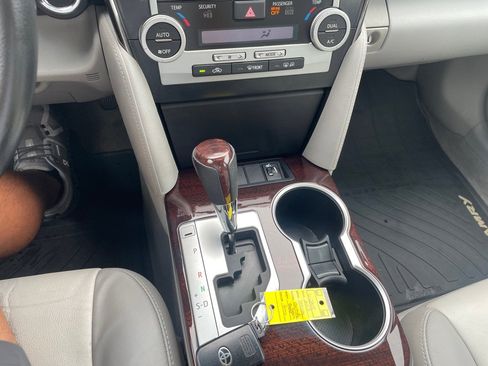 Used 2012 Toyota Camry XLE w/ Leather Pkg FWD image 15