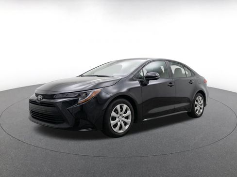 Used 2025 Toyota Corolla LE FWD image 3
