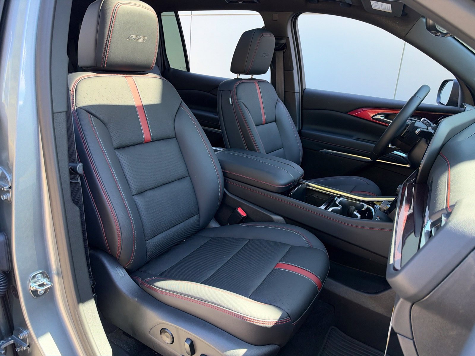 Used 2026 Chevrolet Traverse RS FWD image 41