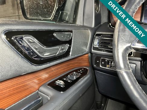 Used 2023 Lincoln Navigator Reserve image 27