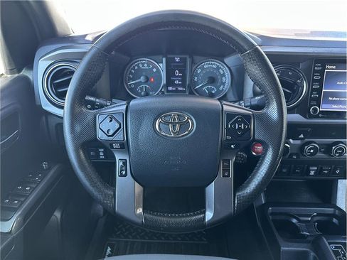 Used 2020 Toyota Tacoma TRD Off-Road w/ Technology Package image 19