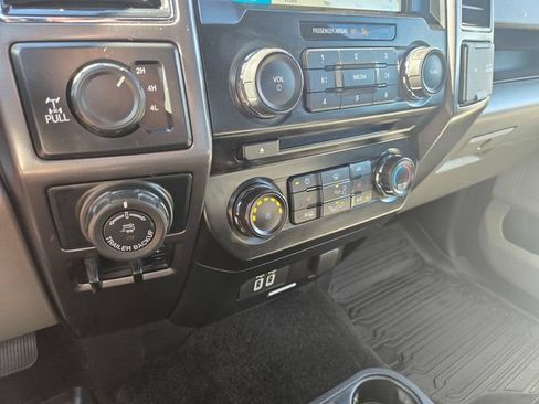 Used 2017 Ford F150 XLT w/ Equipment Group 302A Luxury AWD/4WD image 19