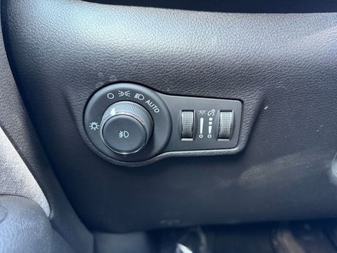 Used 2022 Jeep Compass Latitude AWD/4WD image 18