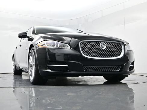Used 2011 Jaguar XJ L image 42