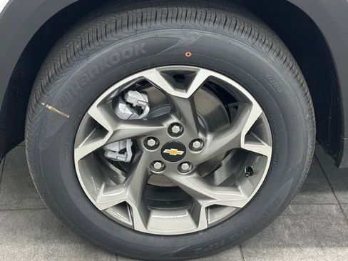 New 2026 Chevrolet Trax LT w/ LT Convenience Package FWD image 6