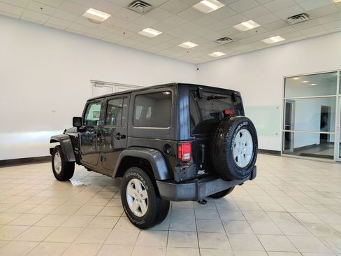 Used 2018 Jeep Wrangler Unlimited Sport S AWD/4WD image 6