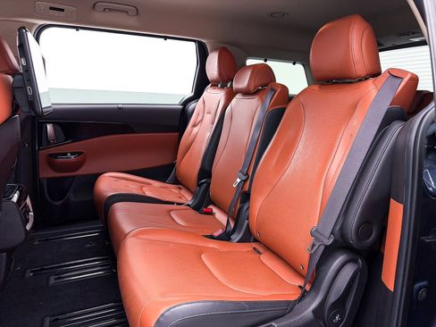 Used 2022 Kia Carnival SX image 40