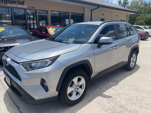 Used 2021 Toyota RAV4 XLE image 1