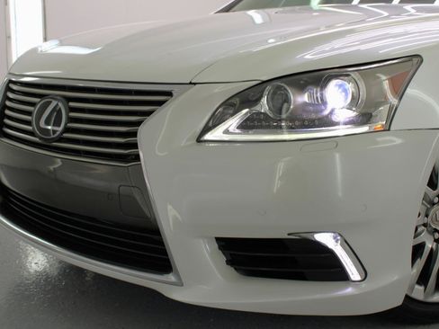 Used 2017 Lexus LS 460 w/ Comfort Package RWD image 21