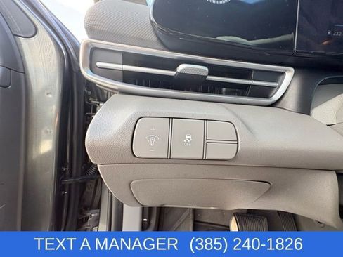 Used 2024 Hyundai Elantra SEL w/ Convenience Package image 25