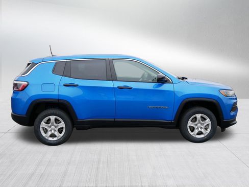 Used 2022 Jeep Compass Sport image 8