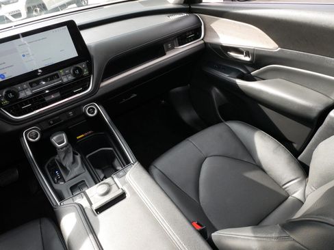 Used 2025 Toyota Grand Highlander AWD Hybrid image 11