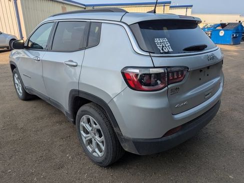 Used 2024 Jeep Compass Latitude w/ Convenience Group AWD/4WD image 13