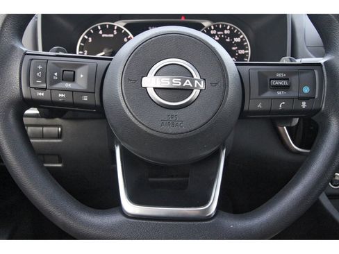 Used 2023 Nissan Rogue SV FWD image 15