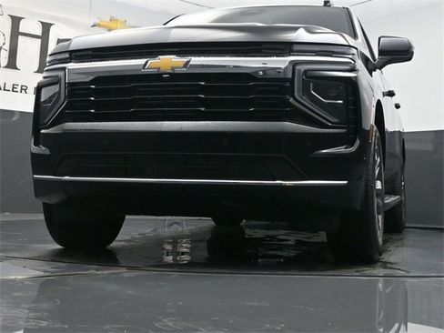 New 2025 Chevrolet Suburban LS image 35