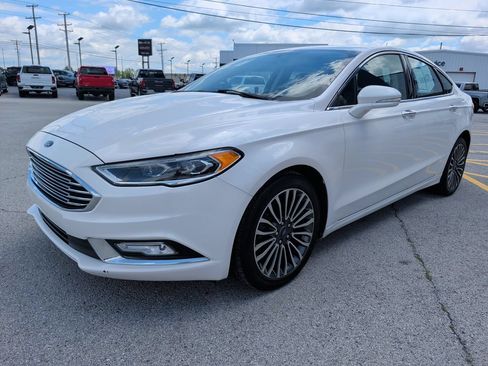 Used 2017 Ford Fusion SE w/ Fusion SE Technology Package AWD/4WD image 3