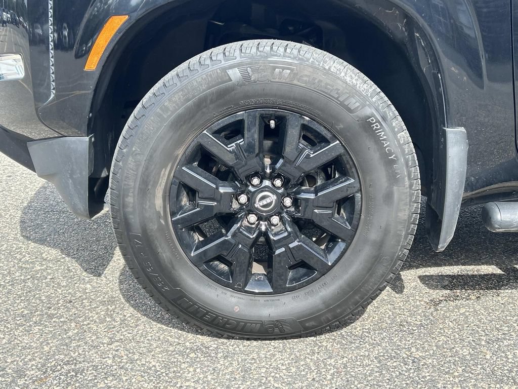 Certified 2023 Nissan Frontier SV w/ Midnight Edition Package AWD/4WD image 9