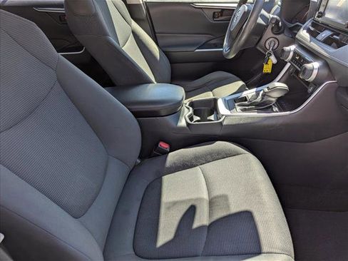 Used 2019 Toyota RAV4 LE w/ Carpet Mat Package image 18