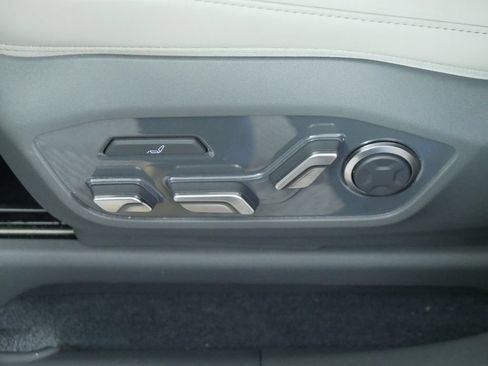 Used 2024 Kia EV9 Land AWD/4WD image 25