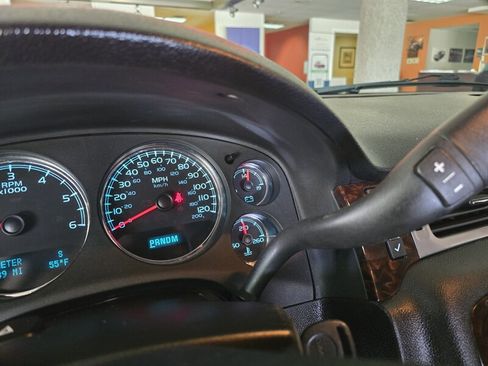 Used 2010 GMC Yukon Denali AWD/4WD image 27
