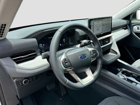 New 2026 Ford Explorer Active RWD image 6