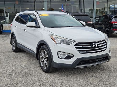 Used 2014 Hyundai Santa Fe GLS FWD image 2