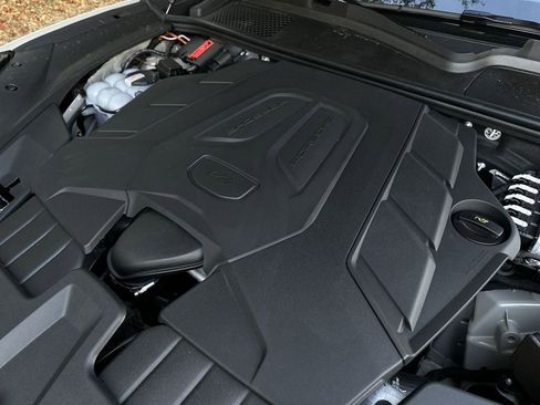 New 2026 Porsche Cayenne image 21