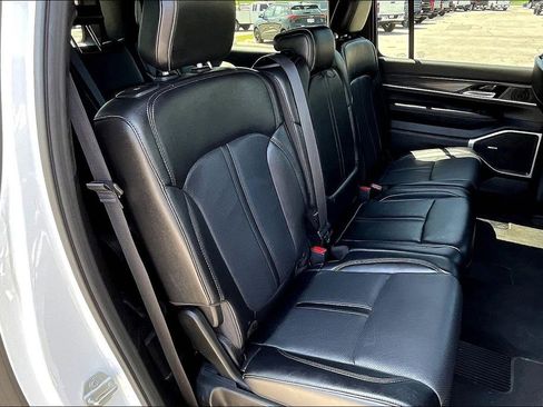 Used 2024 Jeep Wagoneer L Series II RWD image 28