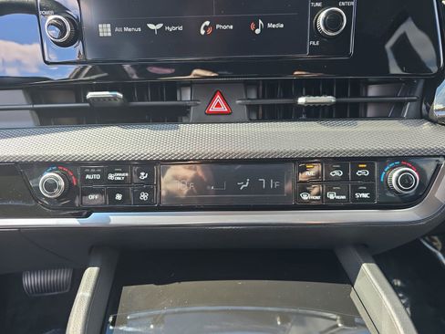 Used 2025 Kia Sportage LX image 22