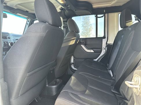 Used 2017 Jeep Wrangler Unlimited Sahara w/ Max Tow Package image 17