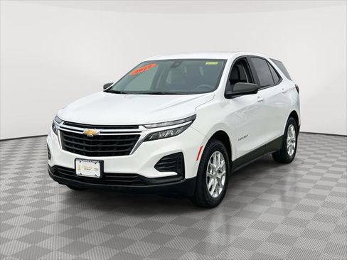 Used 2022 Chevrolet Equinox LS w/ LS Convenience Package image 3