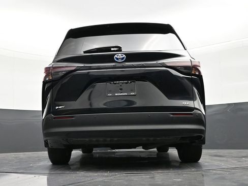 Used 2025 Toyota Sienna XLE w/ XLE Plus Package image 24