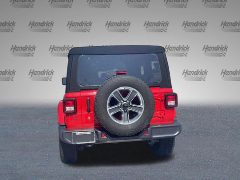 Used 2018 Jeep Wrangler Unlimited Sahara AWD/4WD image 8