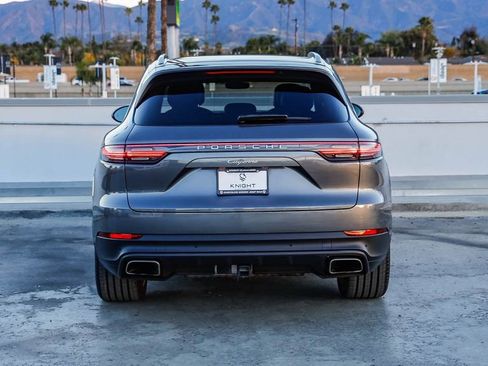 Used 2023 Porsche Cayenne Platinum Edition image 8