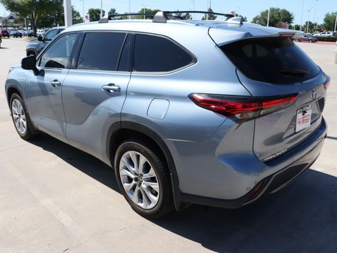 Used 2021 Toyota Highlander Limited image 7