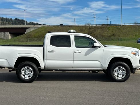 Used 2023 Toyota Tacoma SR AWD/4WD image 2