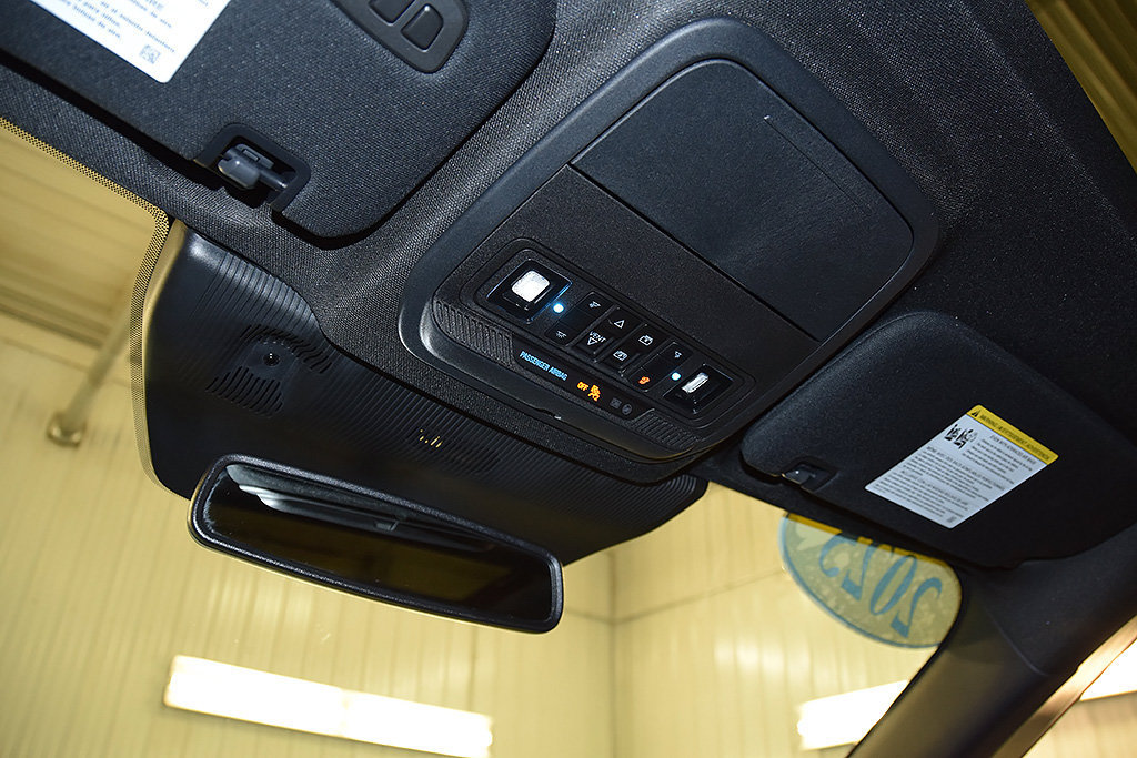 Used 2025 Ford Explorer ST-Line w/ Premium Package AWD/4WD image 28