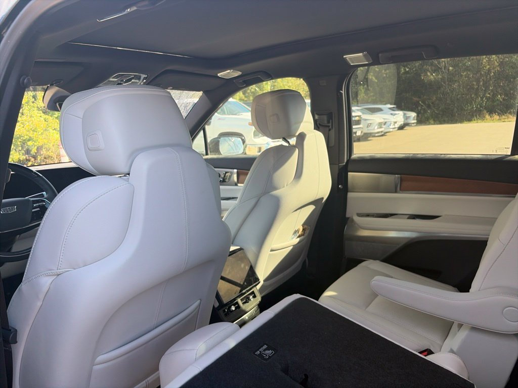 Certified 2026 Cadillac Vistiq Luxury w/ LPO, Floor Liner Package AWD/4WD image 10