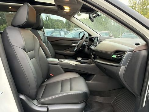 Used 2023 Nissan Rogue SV w/ SV Premium Package FWD image 18