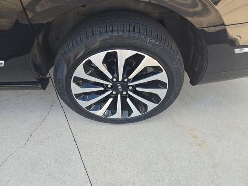 Certified 2023 Lincoln Navigator L Reserve AWD/4WD image 18