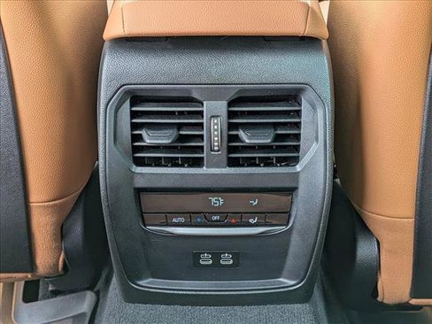 Used 2023 BMW 330i Sedan w/ Premium Package image 17