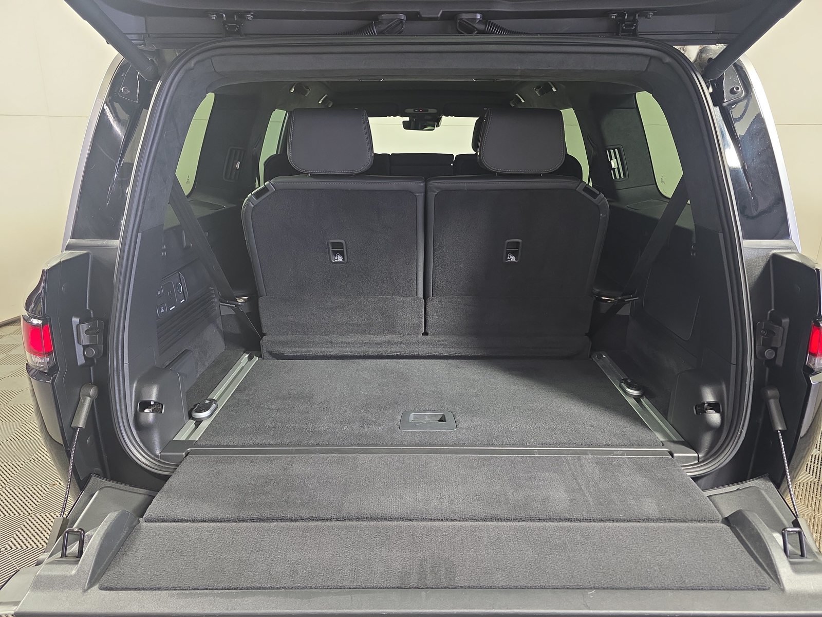 Used 2022 Rivian R1S Launch Edition Quad AWD/4WD image 15